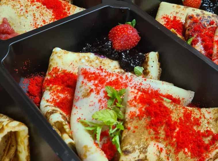 Śniadania, obiady i torty na dow&oacute;z - Smacznego by Ania Cędrzak Naleśniki z mascarpone i owocami